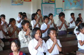 カンボジア　小学校視察